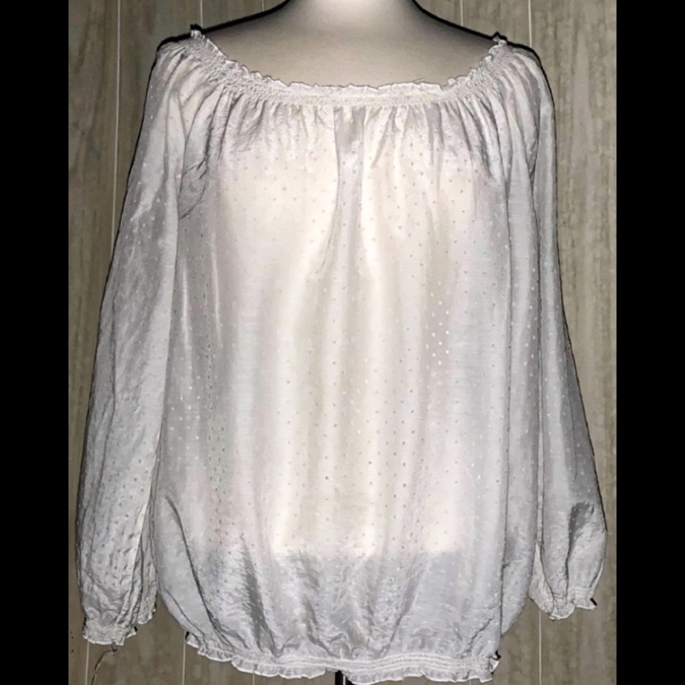 🌹2/$10 Fun & flirty Joe Fresh Swiss dot blouse
